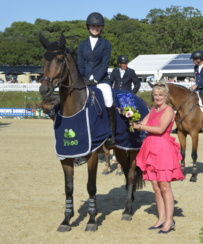 Eve Jobs Gallops to Success in Country Frog Longines Ranking Class Eve Jobs Gallops to Success in Country Frog Longines Ranking Class